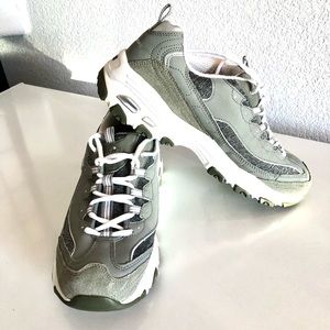 Sketchers D'Lites Me Time, W Sz 11, leather, gems, memory foam, gray/white